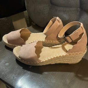 Catherine Malandrino Pink Wedges size 10